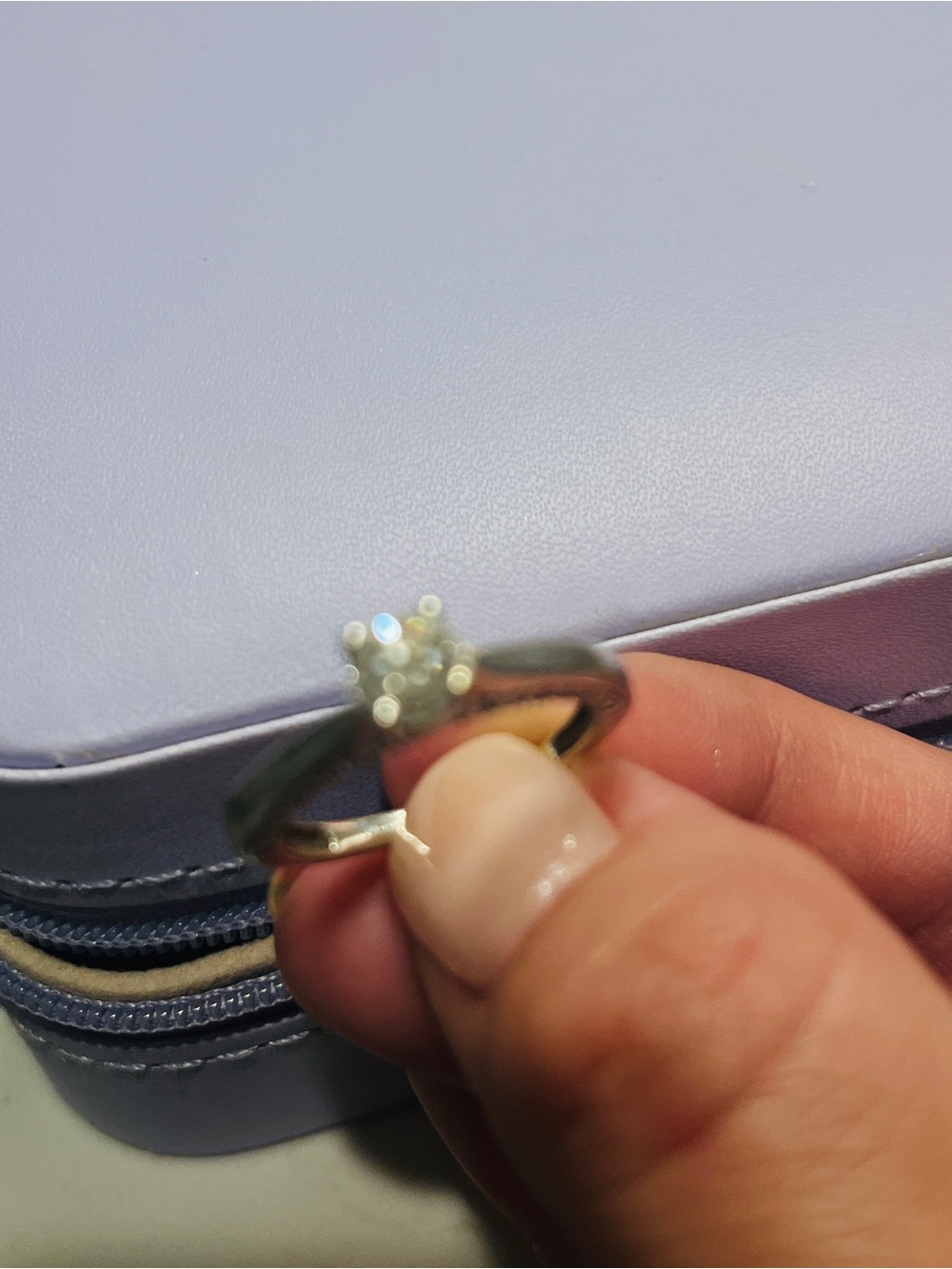 Beautiful 3/4 karat white gold engagement ring - Picture 3 of 6